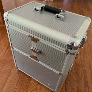 Metal rolling makeup case
